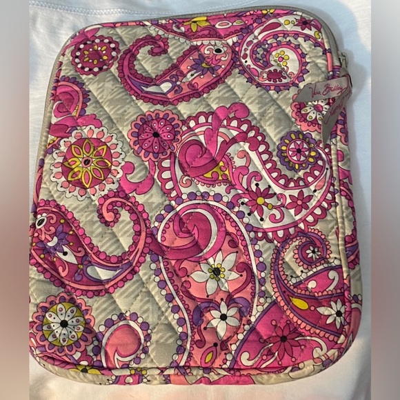 VERA BRADLEY PRE-OWNED IPAD CASE PAISLEY MEETS PLAID(RETIRED PATTERN) see photos - Picture 7 of 9